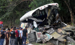 Guatemala: Xe buýt va chạm xe tải, ít nhất 21 người chết 